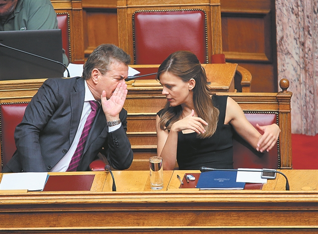 Μπαράζ αγωγών για αναδρομικά