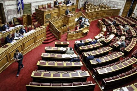 Επερώτηση της ΝΔ για τη συνεργασία με Γκλεν Κιμ επί Βαρουφάκη