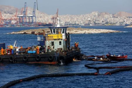 Η κηλίδα «ακουμπά» και το Μαξίμου