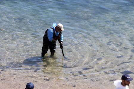 Απορρύπανση Σαρωνικού: Τι δυσκολεύει τα συνεργεία καθαρισμού