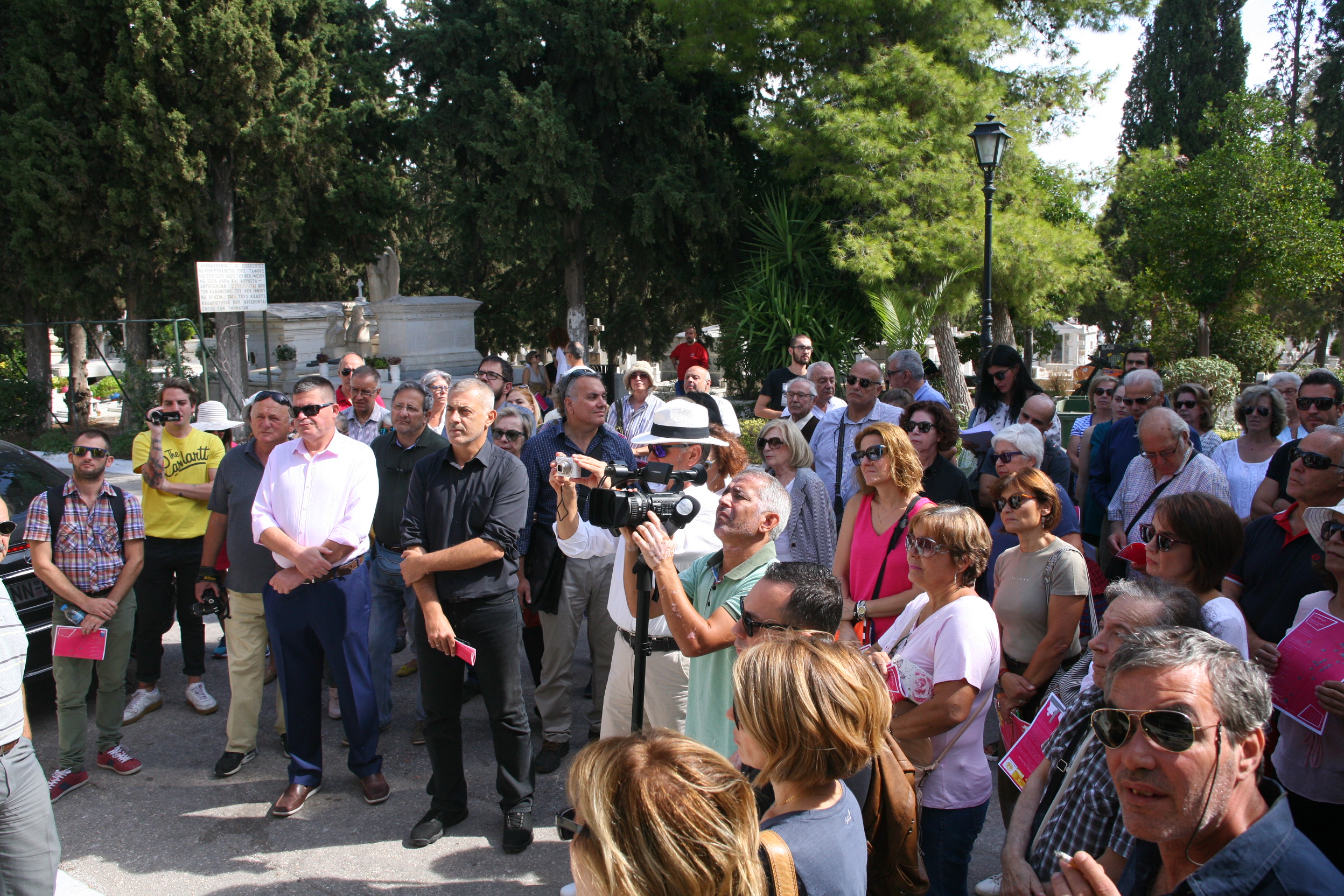 Περιήγηση και ξενάγηση στα ταφικά μνημεία του νεκροταφείου της Ανάστασης