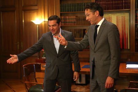Ντάισελμπλουμ σε Τσίπρα: Η εμπιστοσύνη και η αξιοπιστία έχει επιστρέψει στην ελληνική οικονομία