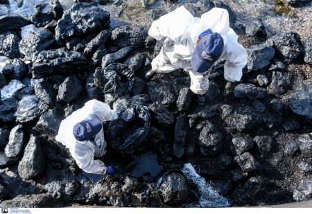 Η ώρα των αποζημιώσεων για τη ρύπανση στο Σαρωνικό