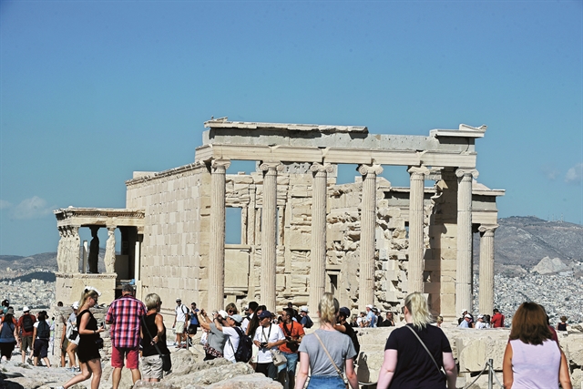 Τα σενάρια για τον τουρισμό