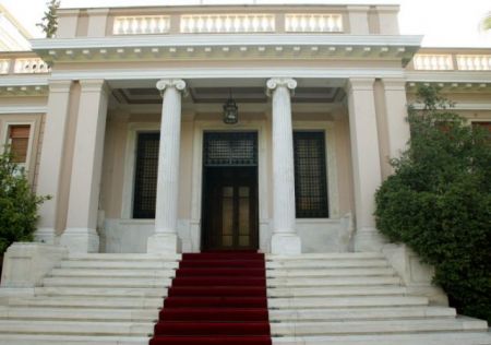 Μαξίμου: Η κυβέρνηση αρραγής, θα βγάλει τη χώρα από την κρίση