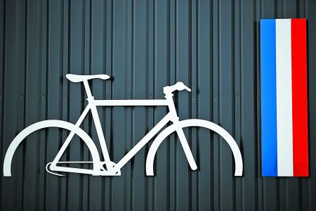 Εκτός Παρισιού τα συμβατικά αυτοκίνητα