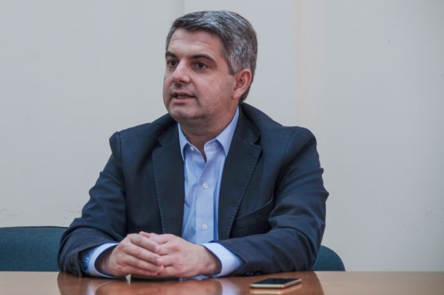 Επιμένει ο Κωνσταντινόπουλος να μην υπερψηφίσει το ν/σ για την αναδοχή