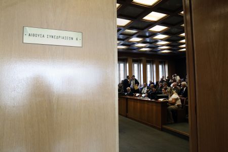 Το υπουργείο Δικαιοσύνης καταδικάζει τις επιθεσεις σε συμβολαιογράφους