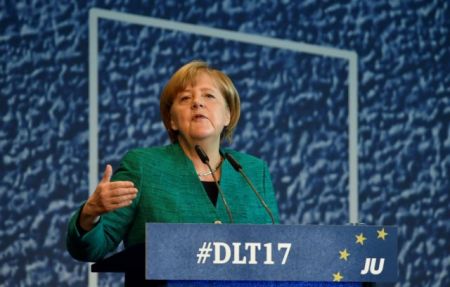 «Πάμε Τζαμάικα» λέει η Μέρκελ στο κόμμα της