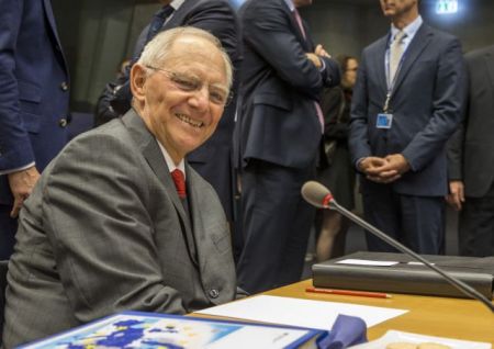 Σόιμπλε: Μας συμφέρει ένα μεγάλος συνασπισμός, αλλά μπορούμε και χωρίς αυτόν