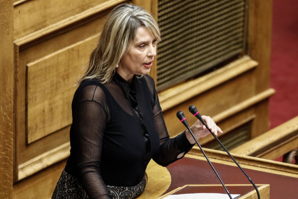 Παπακώστα: Λυπάμαι αλλά δεν μπορώ να προσχωρήσω στην λογική σας