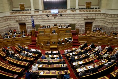 «Σκωτσέζικο ντους» για την κυβερνητική πλειοψηφία η ψηφοφορία για την ταυτότητα φύλου