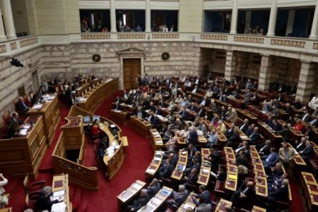 Βουλή: Ενός λεπτού σιγή στη μνήμη των θυμάτων