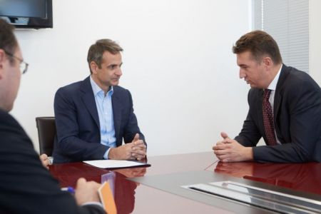 Οι διακρατικές σχέσεις στη συνάντηση Μητσοτάκη-Σέρβου πρέσβη