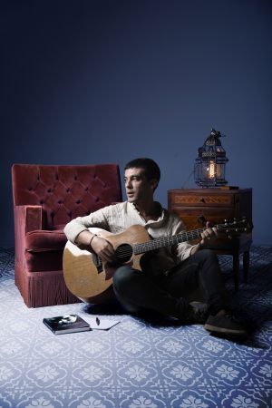 Απόστολος Ρίζος: Σ΄ένα δωμάτιο με τον Μάνο Λοΐζο