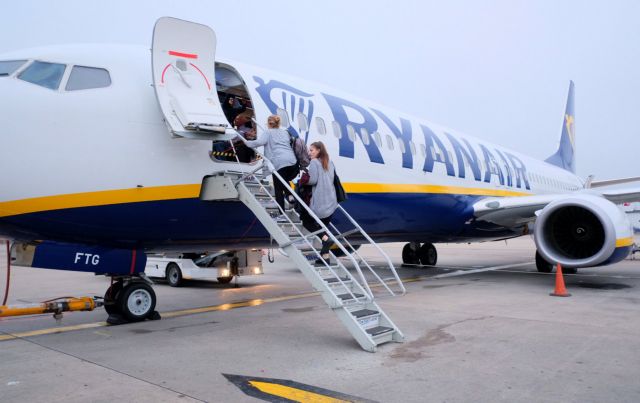 Η Ryanair αλλάζει την πολιτική αποσκευών και επιβίβασης