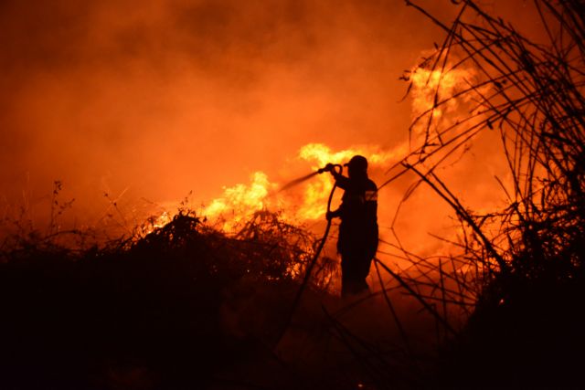 Καίγεται για δεύτερη μέρα η περιοχή Πισσώνα Ευβοίας