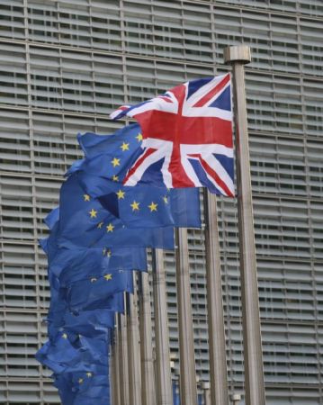 Η «ελβετική παγίδα» ανησυχεί το Λονδίνο