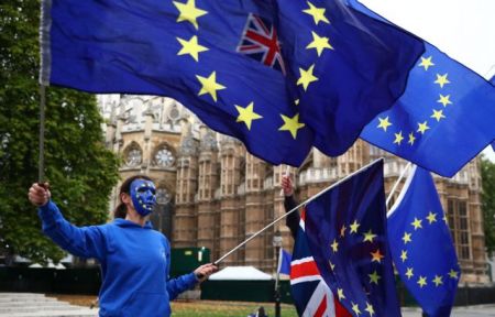 EE: Πράσινο φως για τη δεύτερη φάση διαπραγμάτευσης του Brexit