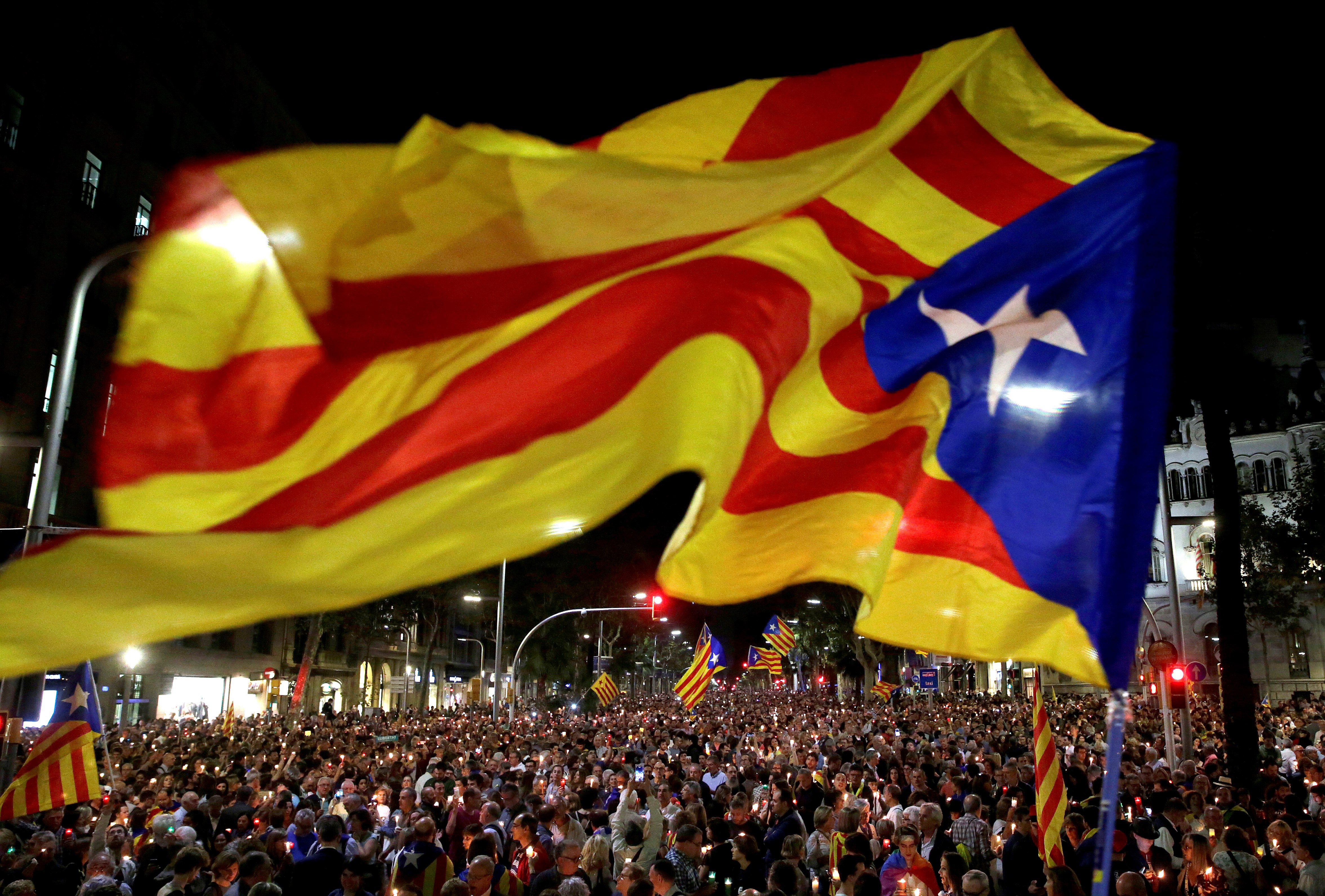 Βαρκελώνη: Ογκώδεις διαδηλώσεις για τις συλλήψεις δύο καταλανών ηγετών