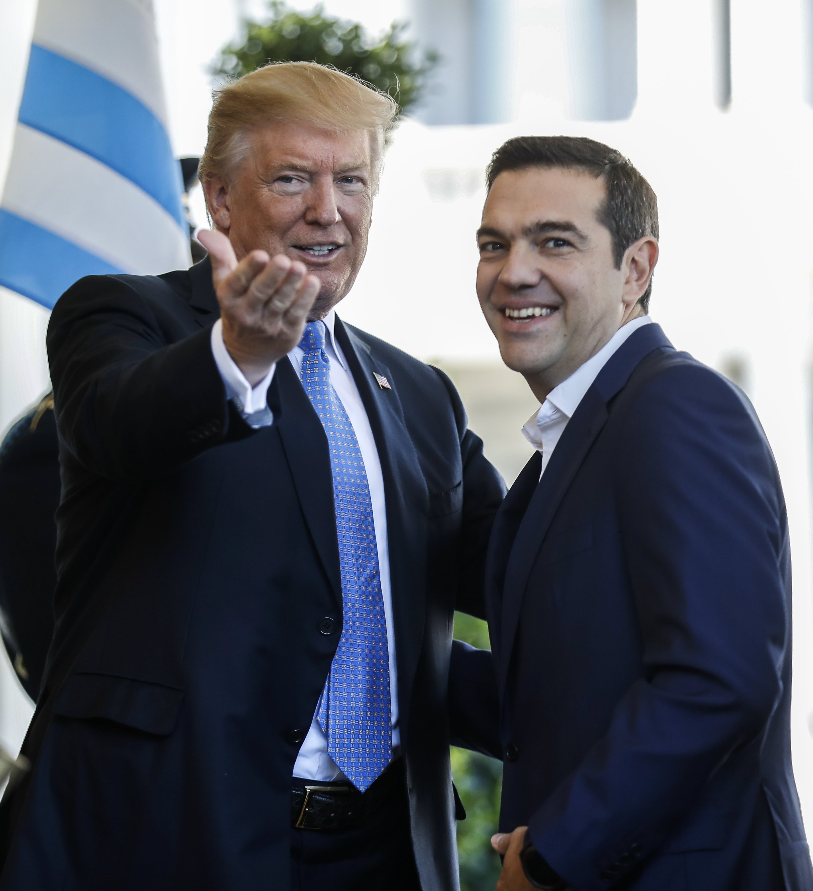 Επιστροφή από Ουάσιγκτον με «φέσι» 2,4 δισ.