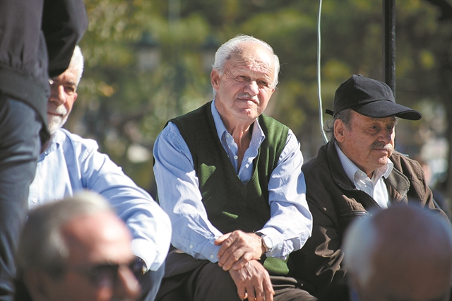 Μικρότερη από 600 ευρώ είναι μία στις τρεις συντάξεις γήρατος