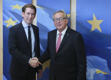 Κουρτς σε Γιούνκερ: Εμείς αποφασίζουμε ποια κυβέρνηση θα έχουμε