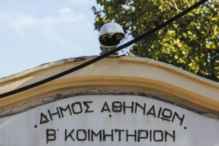 Οι αρχές ερευνούν ποιος δεν ήθελε τη Δώρα στο νεκροταφείο