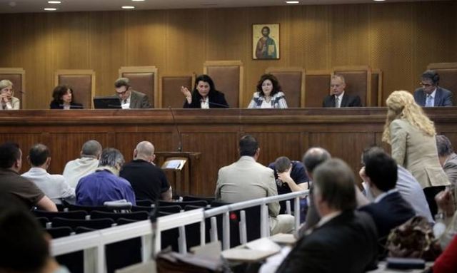 Δίκη ΧΑ: Η εισαγγελέας ζήτησε την αυτοπρόσωπη εμφάνιση των προστατευόμενων μαρτύρων