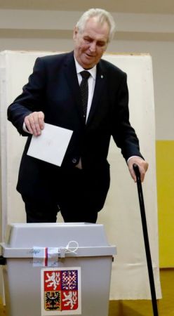 Μίλος Ζέμαν: Ο αντι-Χάβελ που διεκδικεί ξανά την προεδρία της Τσεχίας