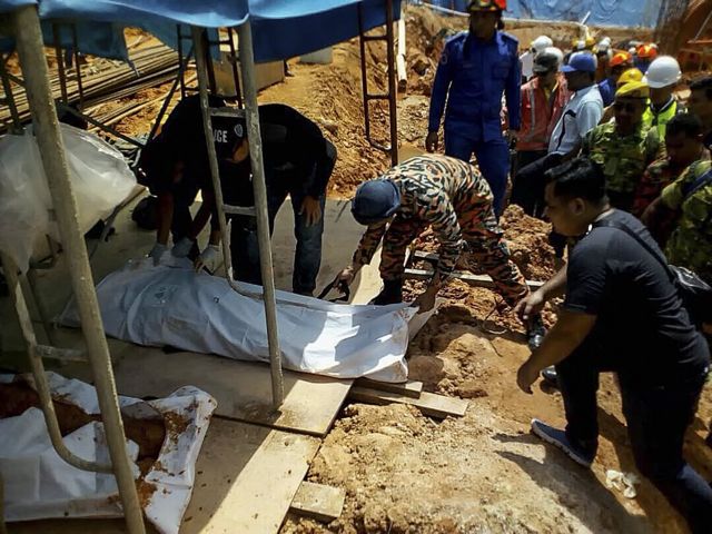 Μαλαισία: Τρεις νεκροί και 11 αγνοούμενοι από κατολίσθηση σε εργοτάξιο