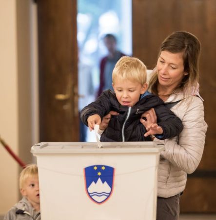 Προεδρικές εκλογές στη Σλοβενία – Φαβορί ο απερχόμενος Μπόρουτ Πάχορ