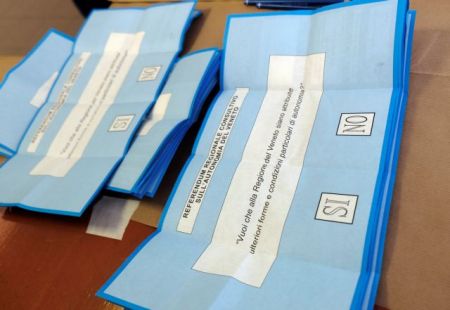 Ιταλία:Νίκη αυτονομιστών με ποστοστά άνω του 95% σε Βένετο και Λομβαρδία