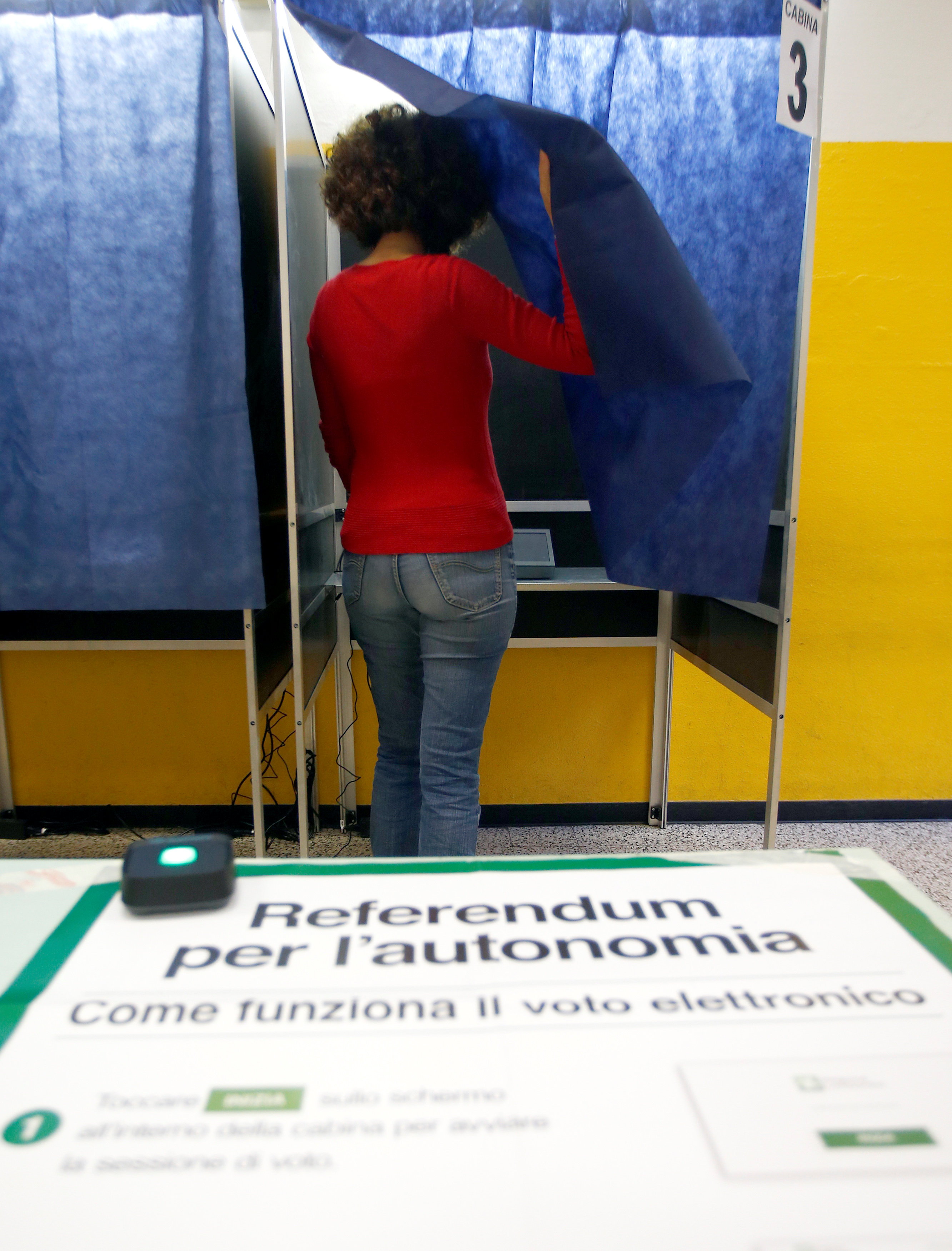 Χαμηλή προσέλευση στο δημοψήφισμα σε Βένετο-Λομβαρδία