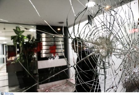 Επίθεση από κουκουλοφόρους στα γραφεία του «Εθνους»