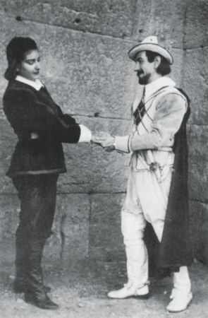 Σαμποτάζ με… κορόνες και τρομπέτες!