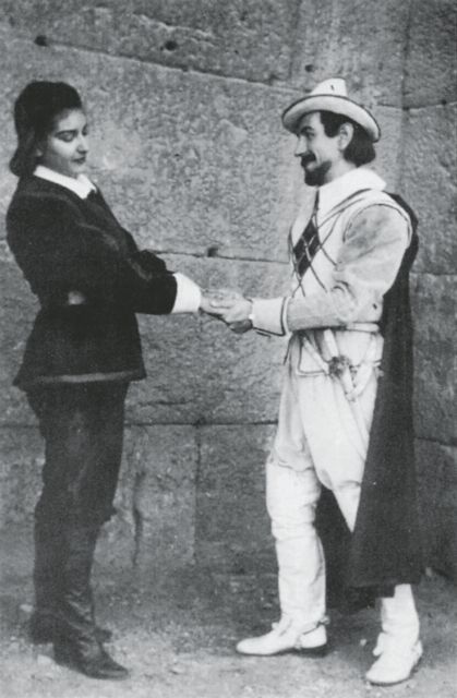 Σαμποτάζ με… κορόνες και τρομπέτες!