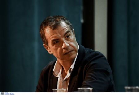 Θεοδωράκης: Ναι σε συμμετοχή υπό όρους σε επόμενη κυβέρνηση