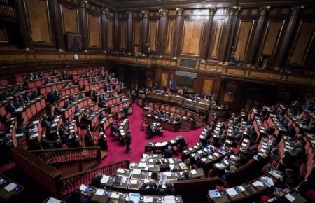 Ιταλία: Δύο ευρωσκεπτικιστές επικεφαλής επιτροπών οικονομικών της βουλής