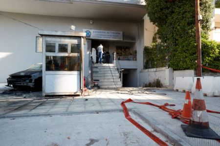 Ανάληψη ευθύνης για την επίθεση στο αστυνομικό τμήμα Πεύκης – Απειλές προς δικαστές και Κ. Μητσοτάκη