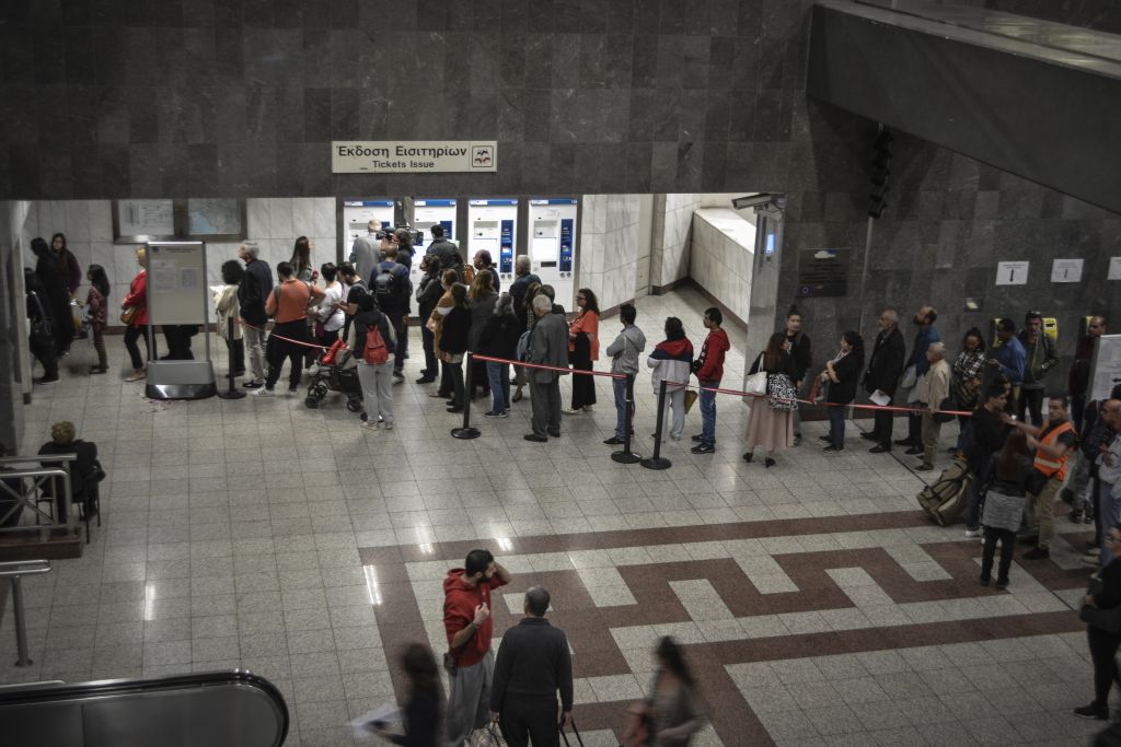 Ψάχνουν ηλεκτρονική λύση για τις «ουρές» για τα εισιτήρια