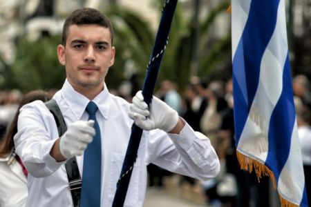 Υπουργείο Παιδείας: Νόμιμο το Π.Δ για την κλήρωση των σημαιοφόρων