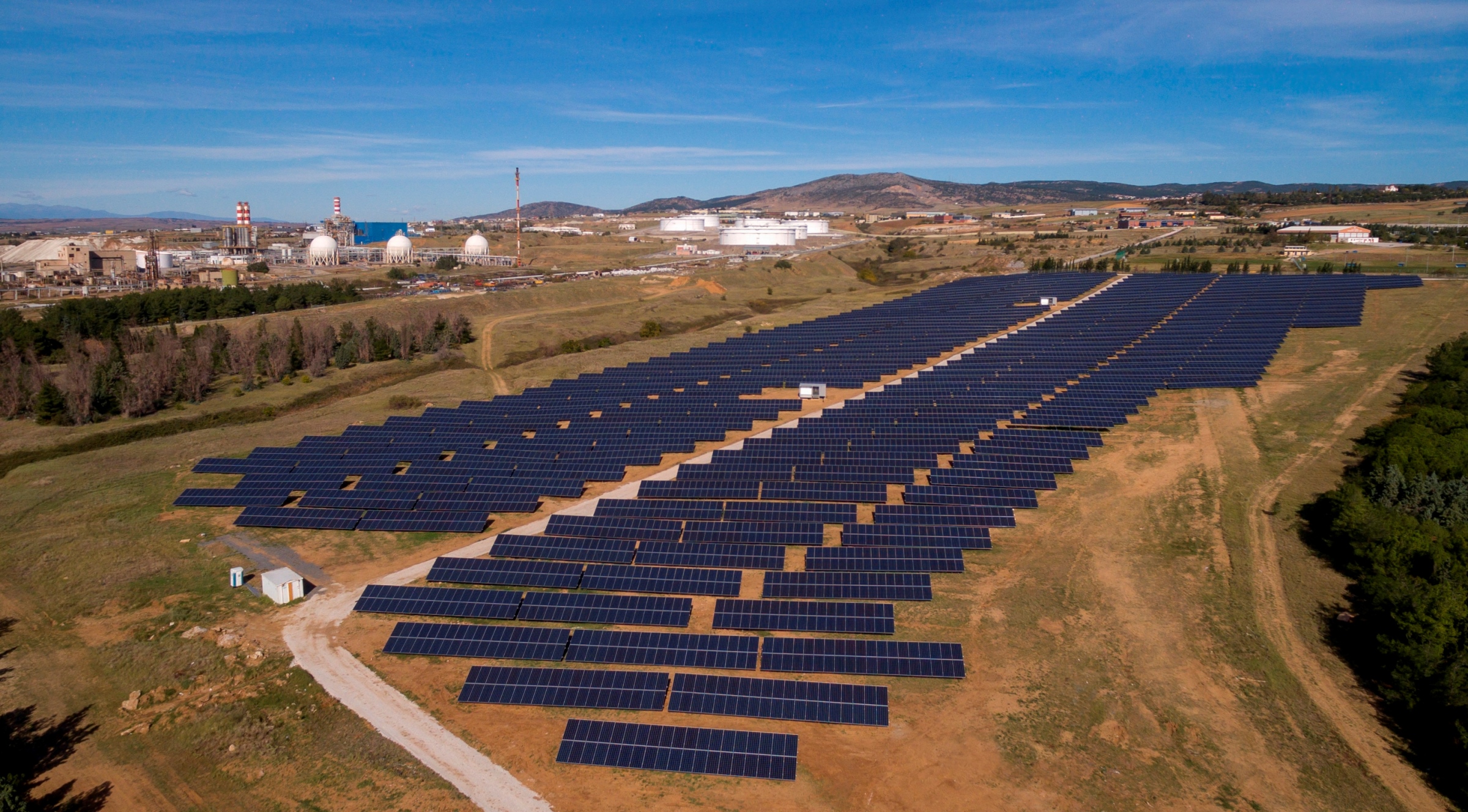 ΕΛΠΕ Ανανεώσιμες: Σε δοκιμαστική λειτουργία τρία νέα φωτοβολταϊκά πάρκα
