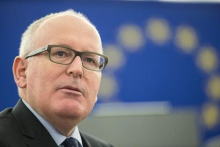 Τίμερμανς: Η Ελλάδα δεν αξιοποιεί πόρους για το προσφυγικό