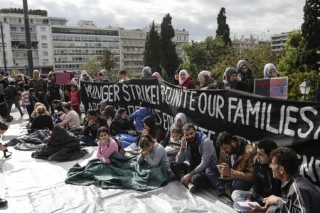 Απεργία πείνας από πρόσφυγες στην Πλατεία Συντάγματος