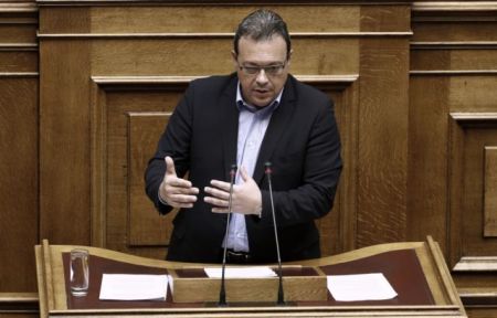 Φάμελλος: Δεν υπάρχει ανισοτιμία στην πώληση πυρομαχικών