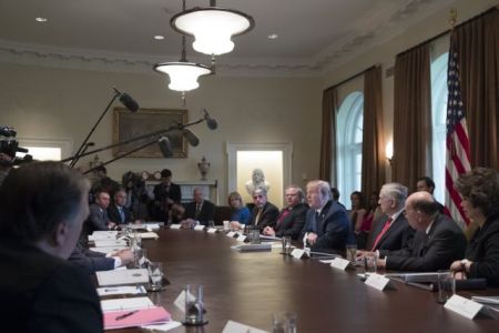 Τραμπ: Πιο σκληροί και λιγότερο πολιτικά ορθοί με τους μετανάστες