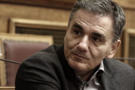 Τσακαλώτος: Oι φορολογικοί «παράδεισοι» τσακίζουν τη μεσαία τάξη