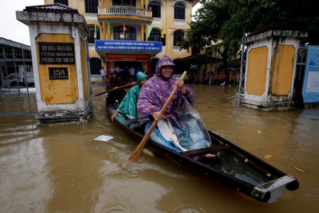 Βιετνάμ: Στους 49 οι νεκροί από τον τυφώνα Ντάμφρεϊ