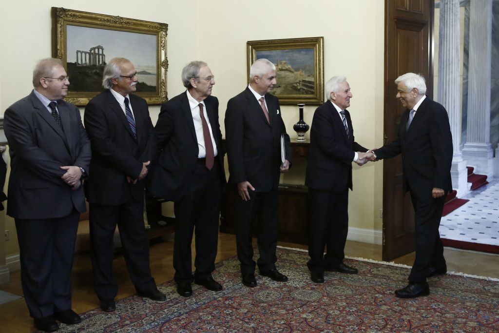 Στήριξη Παυλόπουλου στην πολύτεκνη οικογένεια